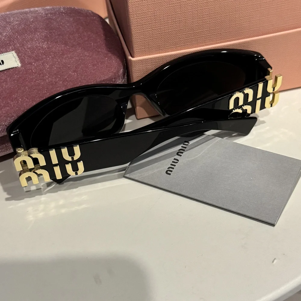 MIUMIU. miu glossy